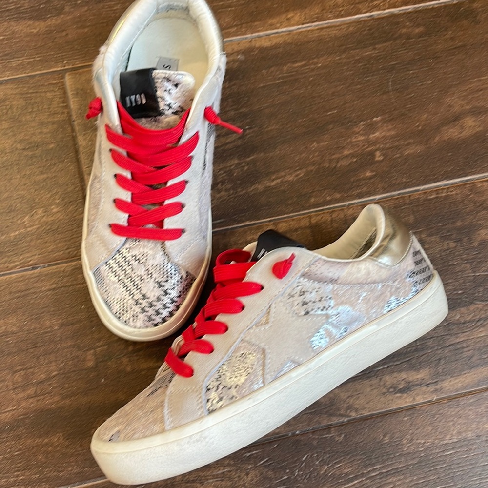 NWOT STEVE MADDEN Philosophy sneaker 6M